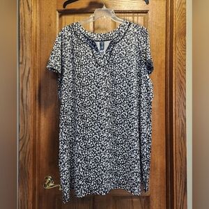 Swimsuits For All Monochrome Patterned Short Sleeve Tee